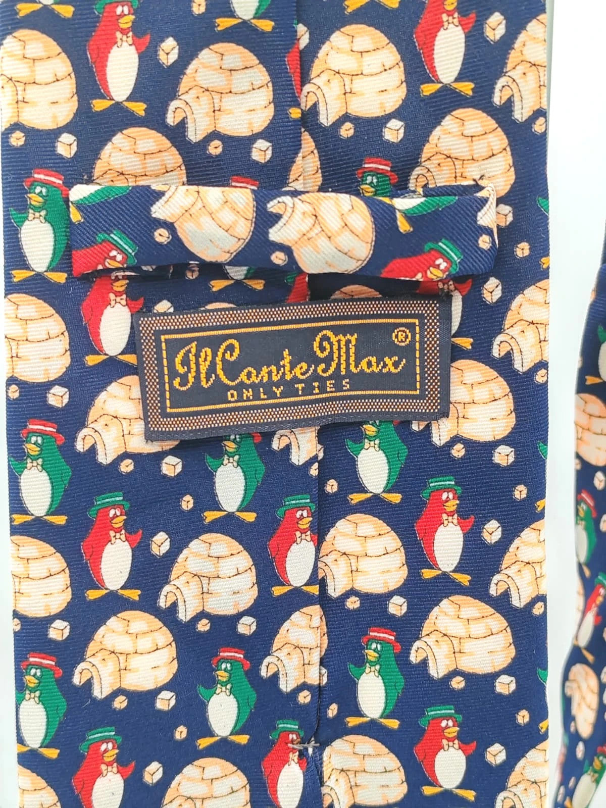 Cravatta vintage Il Caro Max in seta, fantasia pinguini e igloo su fondo blu