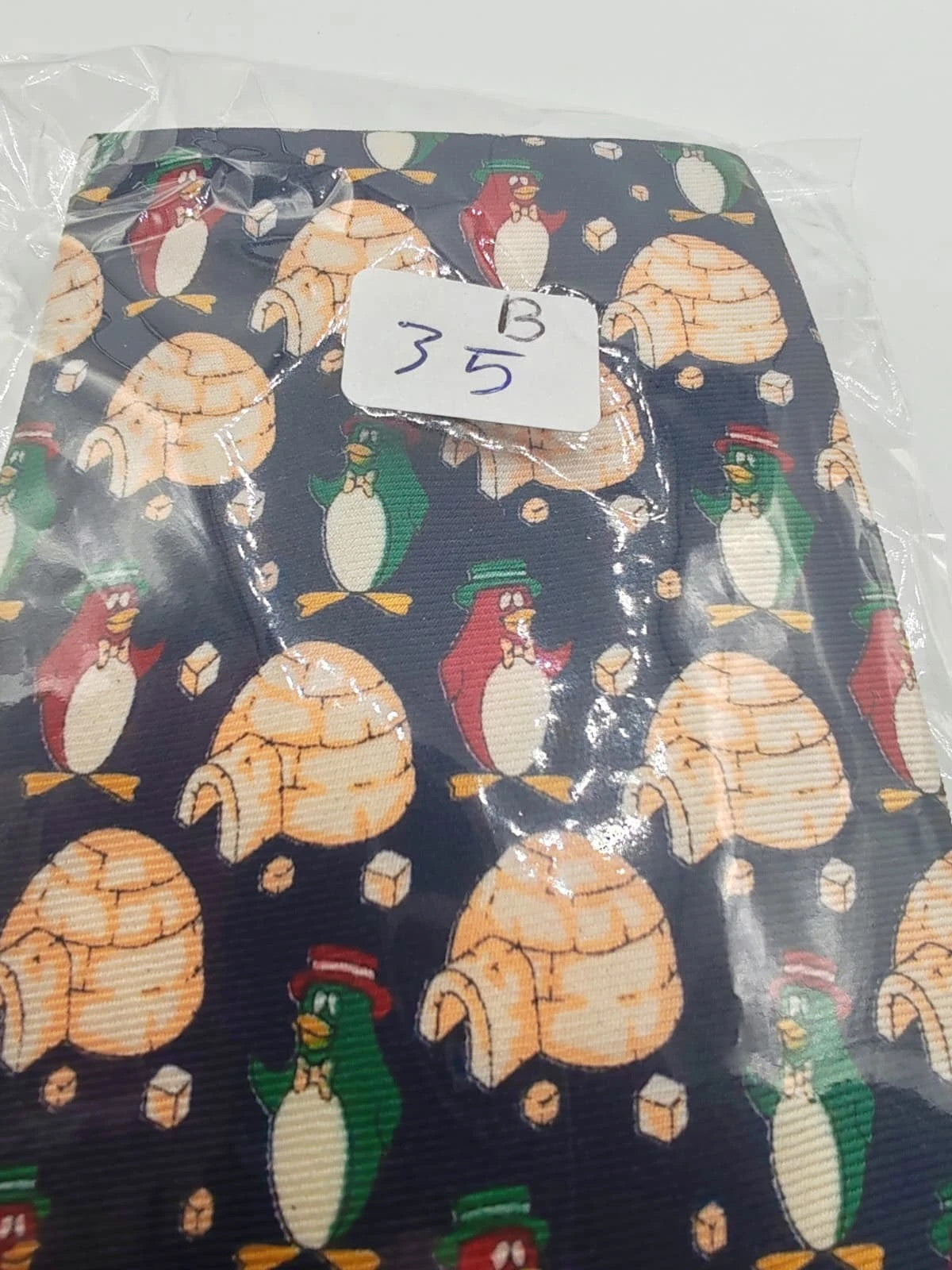 Cravatta vintage Il Caro Max in seta, fantasia pinguini e igloo su fondo blu