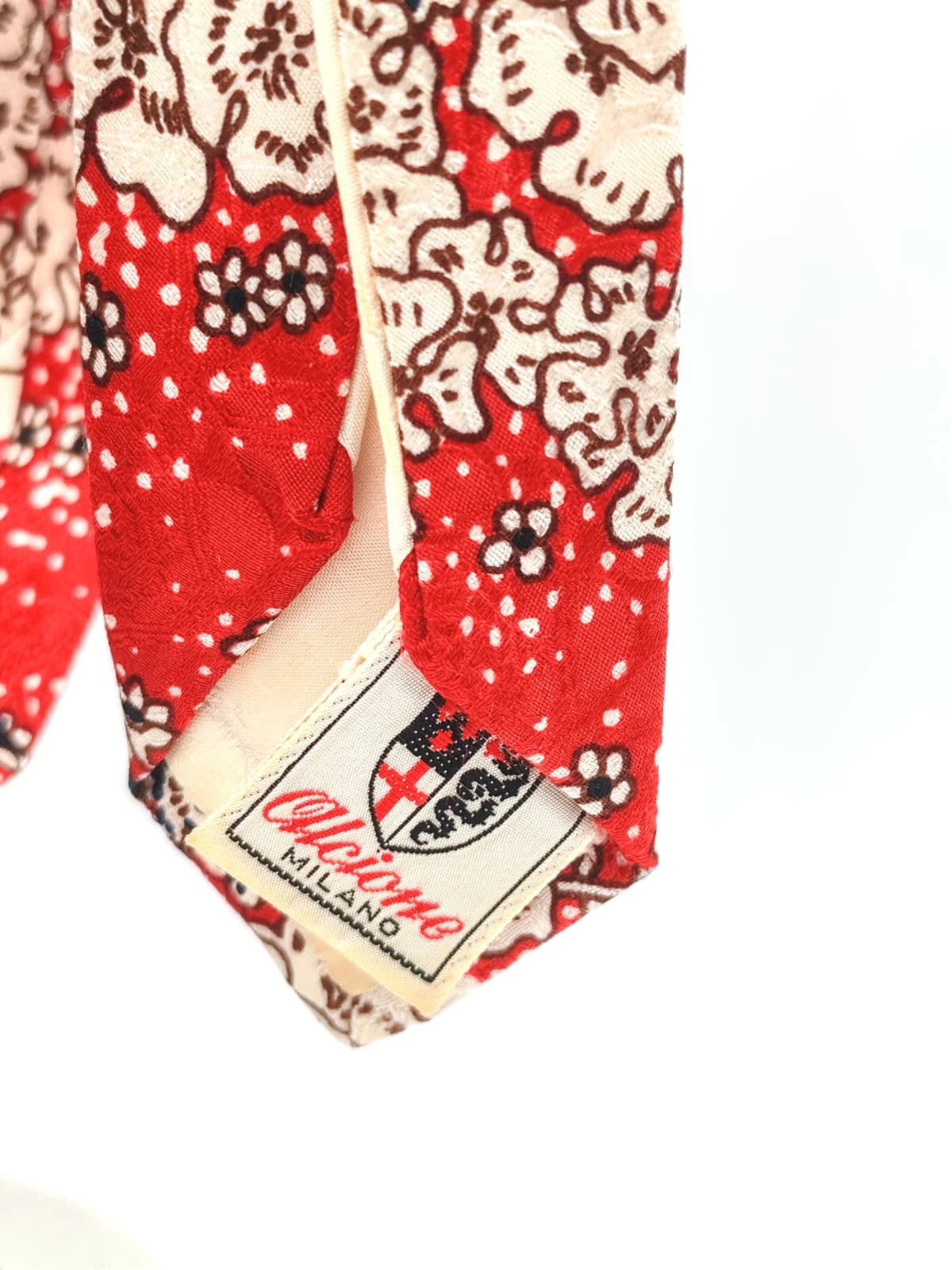 Cravatta vintage Alberto Milano in pura seta, fantasia floreale su fondo rosso