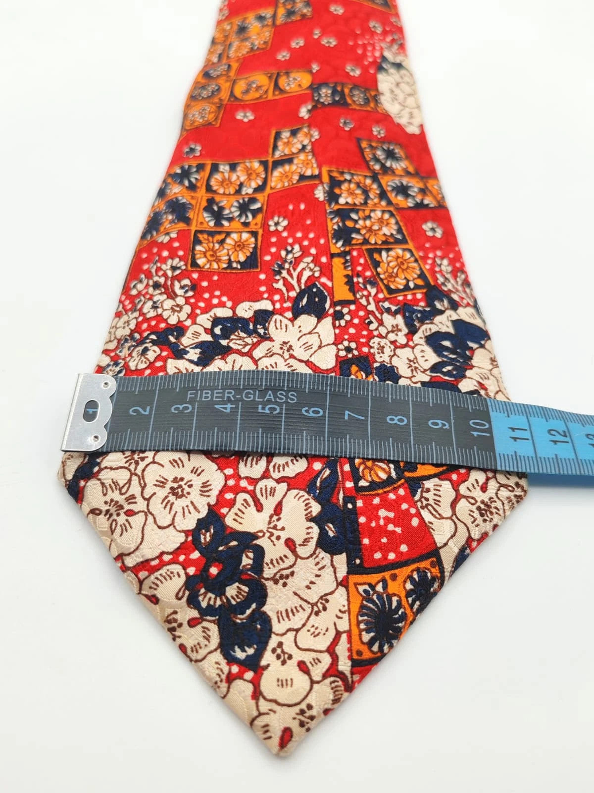 Cravatta vintage Alberto Milano in pura seta, fantasia floreale su fondo rosso