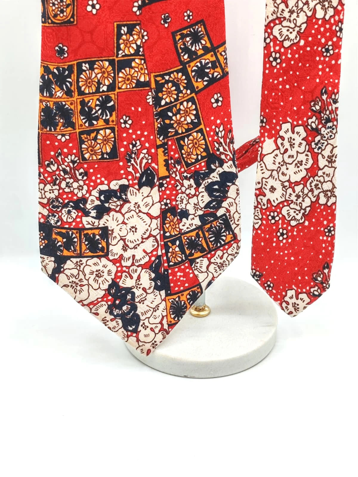 Cravatta vintage Alberto Milano in pura seta, fantasia floreale su fondo rosso