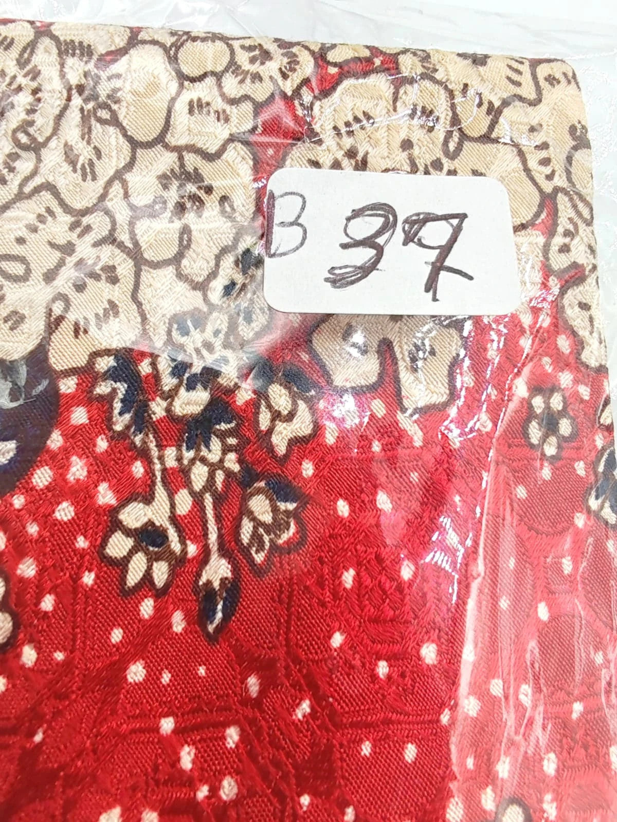 Cravatta vintage Alberto Milano in pura seta, fantasia floreale su fondo rosso