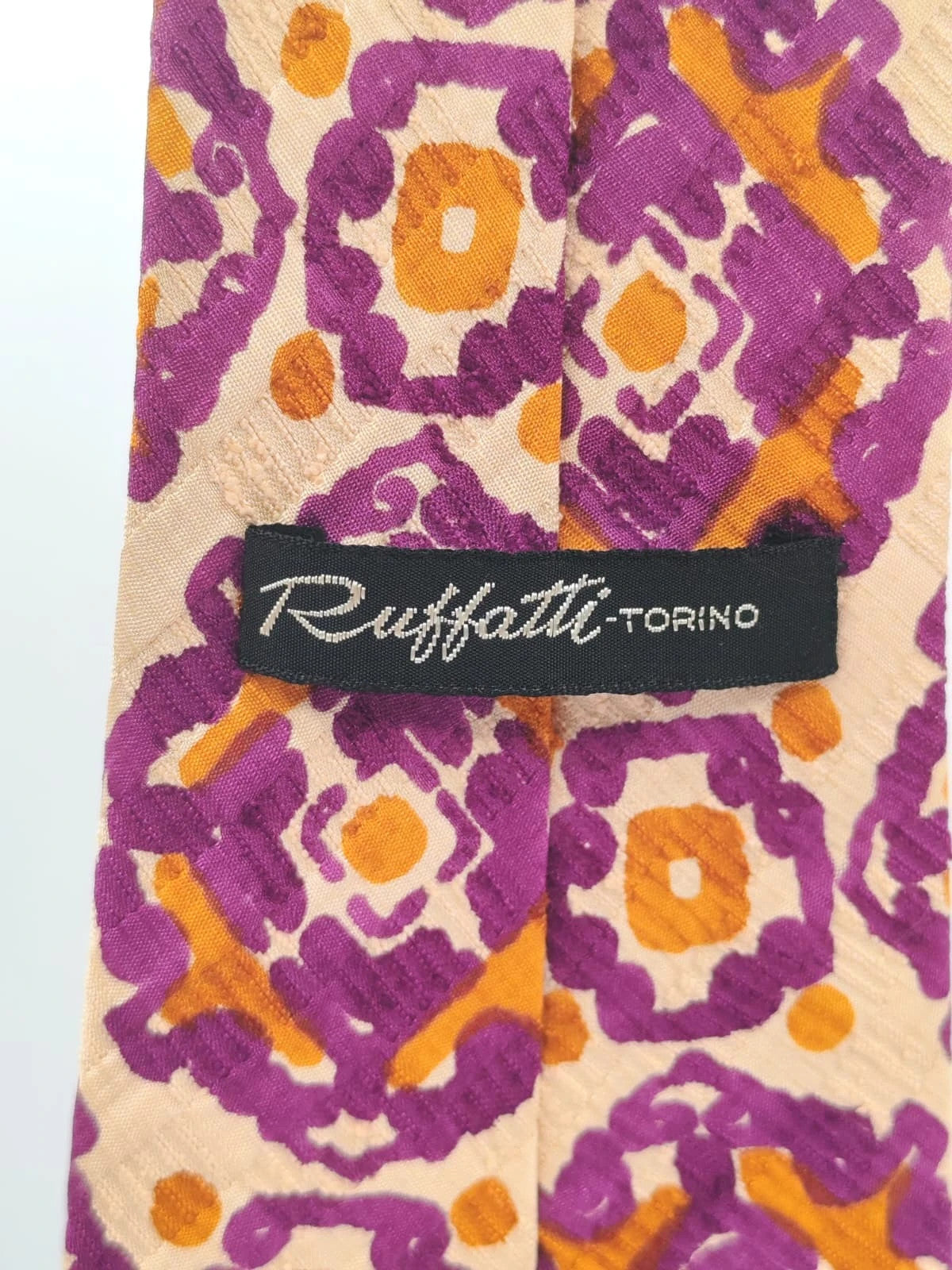 Cravatta vintage Ruffatti Torino in seta, fantasia geometrica viola e ocra