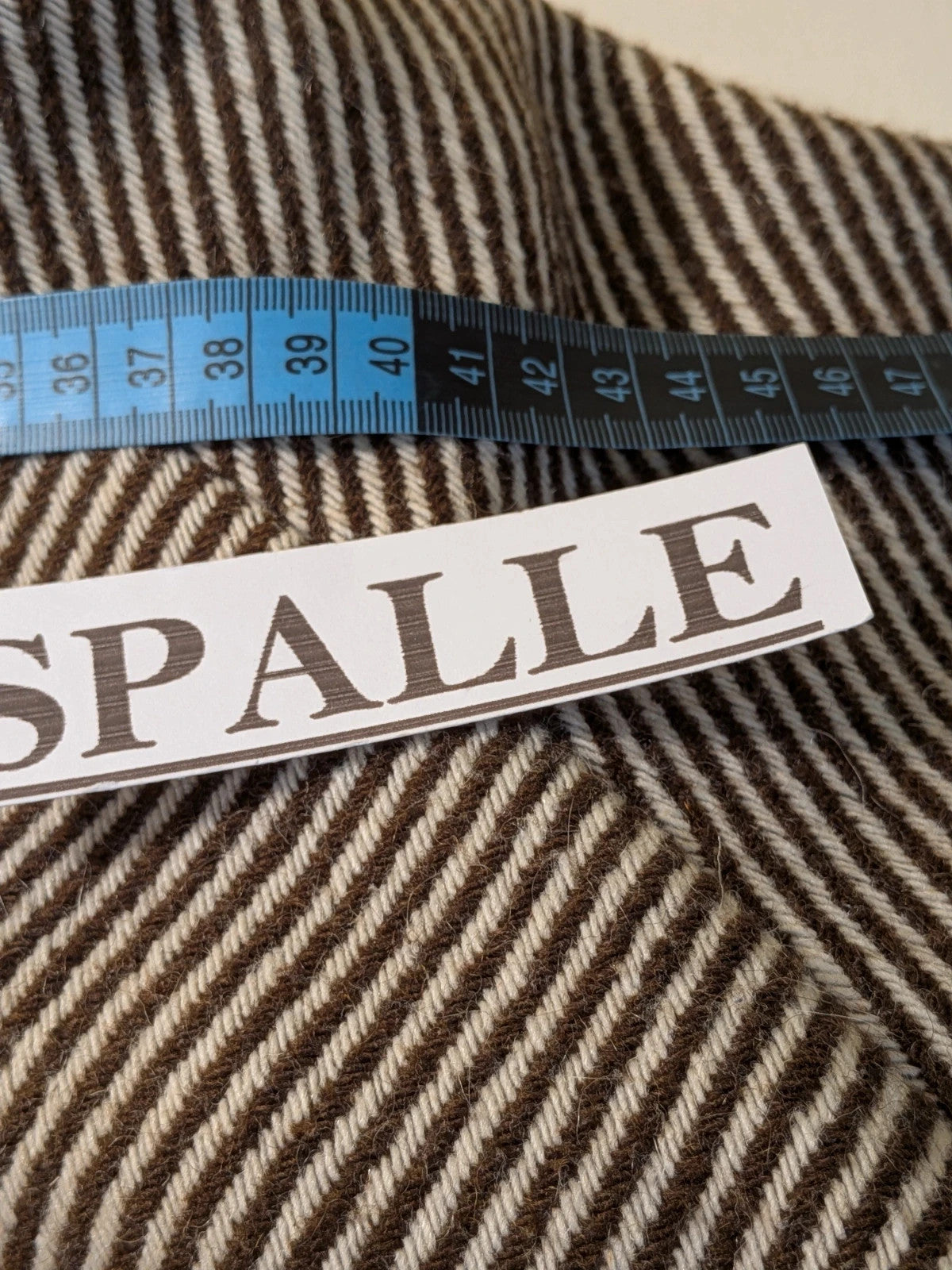 Cappotto donna vintage in alpaca a righe diagonali marrone e panna
