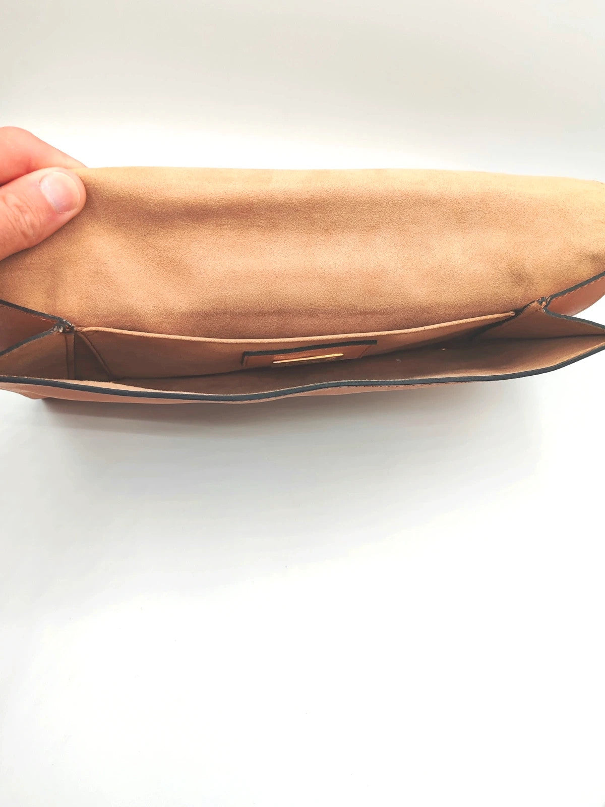 Borsa donna Innuè in vera pelle color cuoio con tracolla