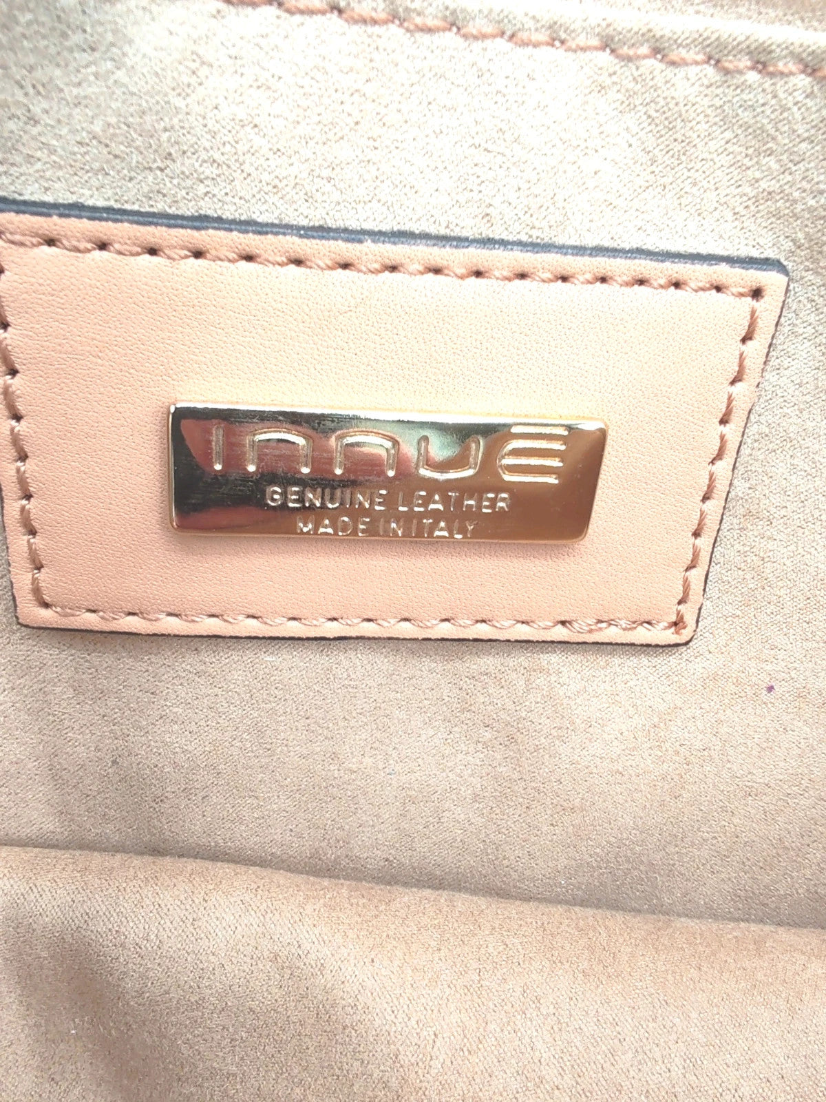 Borsa donna Innuè in vera pelle color cuoio con tracolla