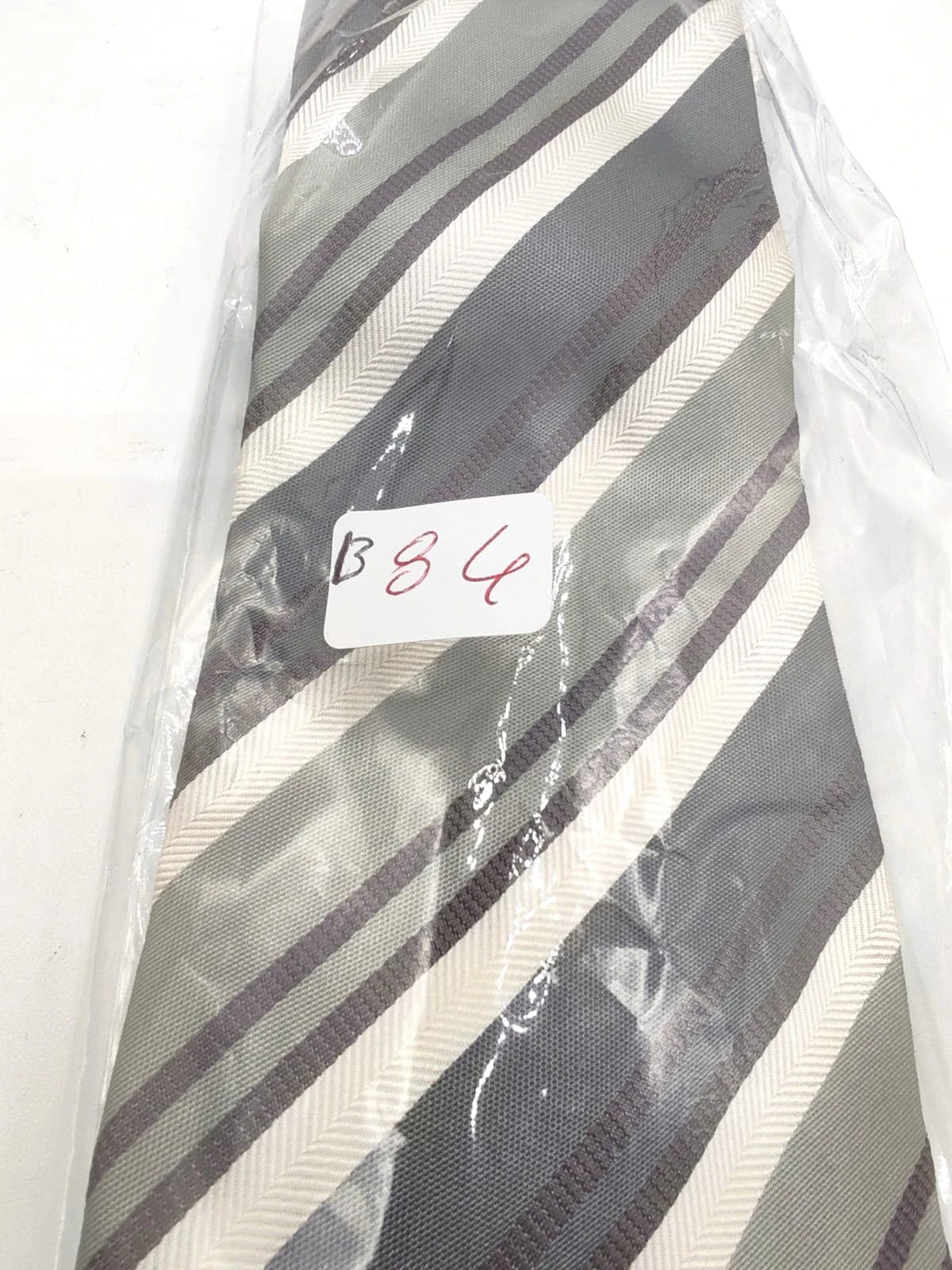 Cravatta MTU Italia in seta a righe diagonali grigio e verde salvia