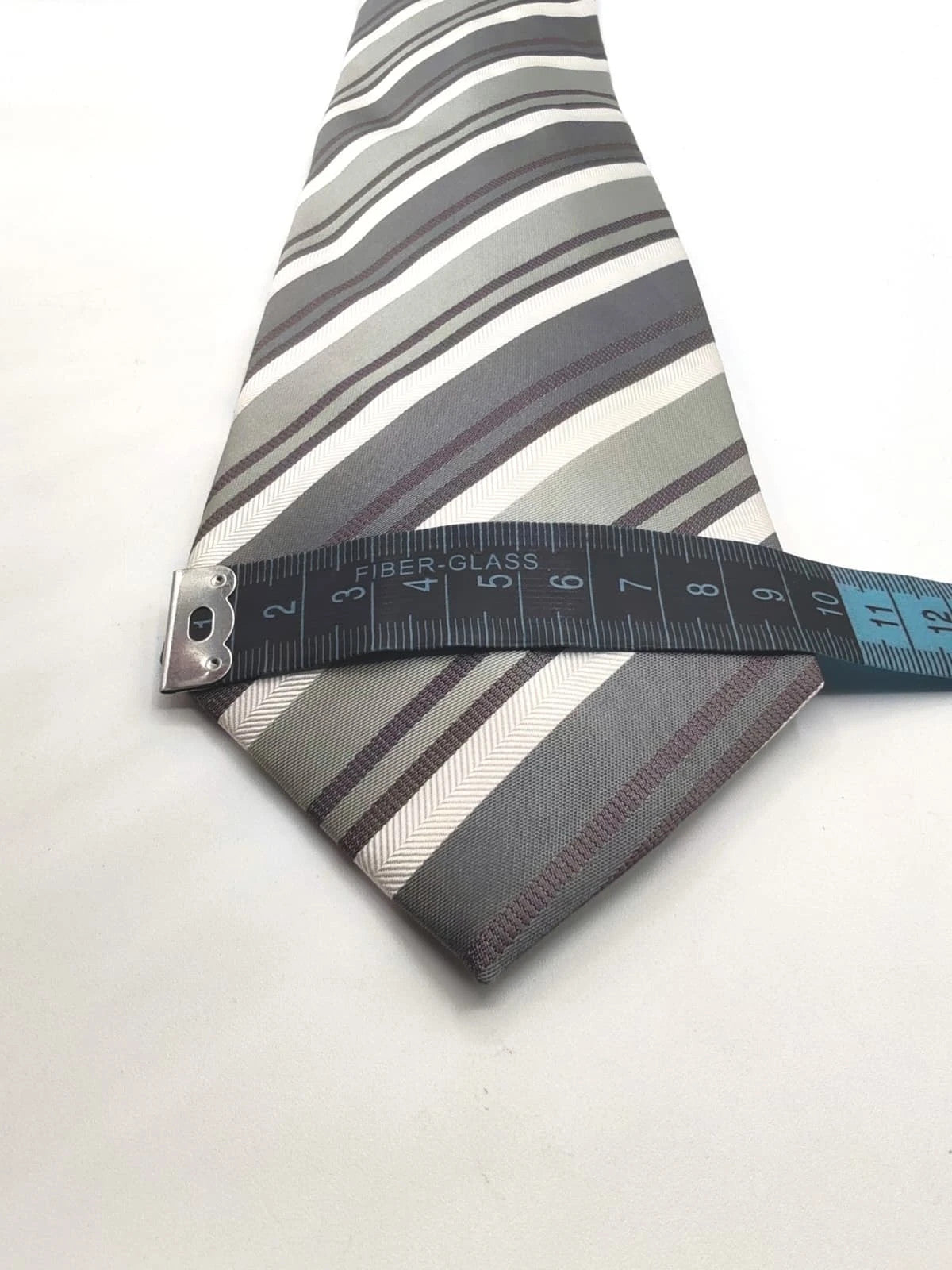 Cravatta MTU Italia in seta a righe diagonali grigio e verde salvia