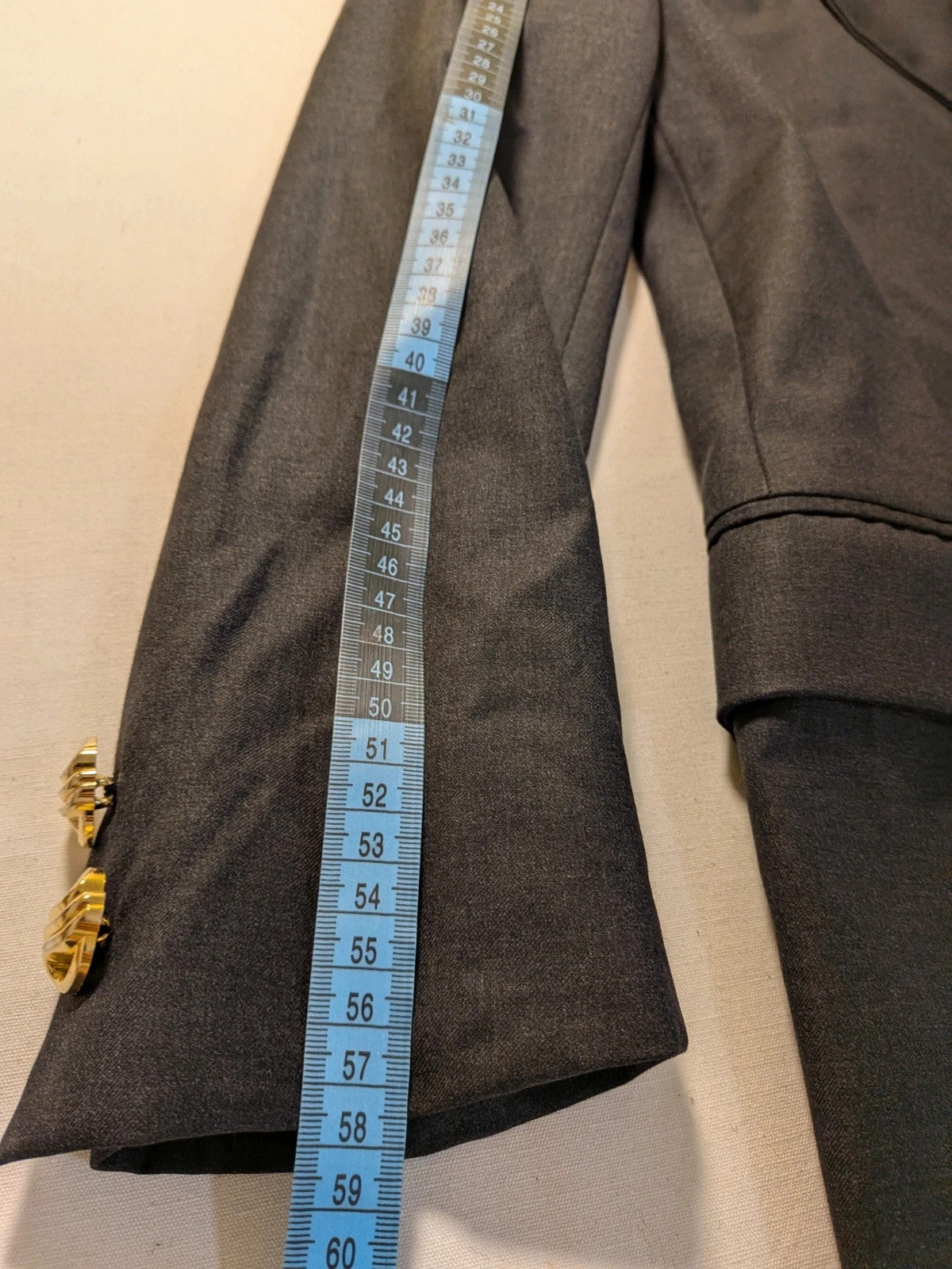 Tailleur donna vintage Cherie de Paris grigio antracite in lana, blazer con bottoni dorati e gonna tubino