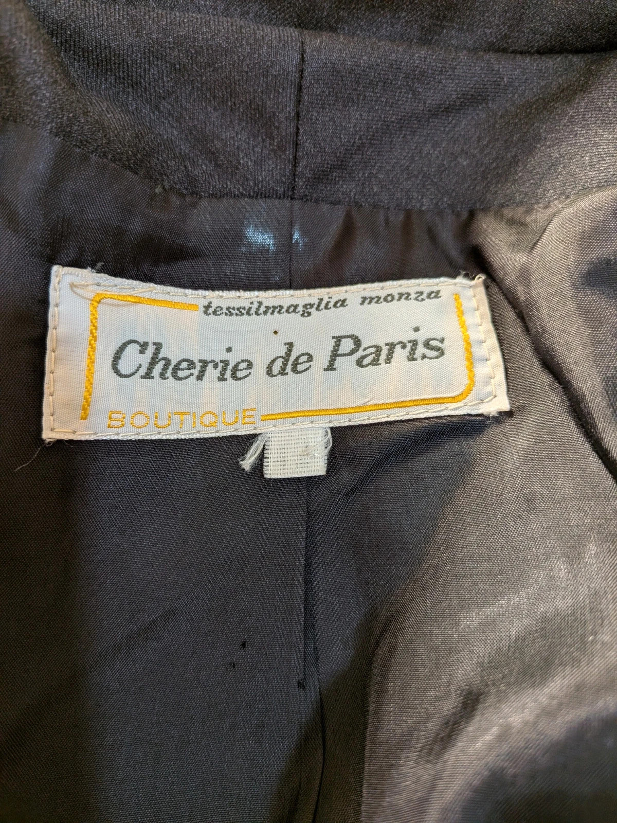 Tailleur donna vintage Cherie de Paris grigio antracite in lana, blazer con bottoni dorati e gonna tubino