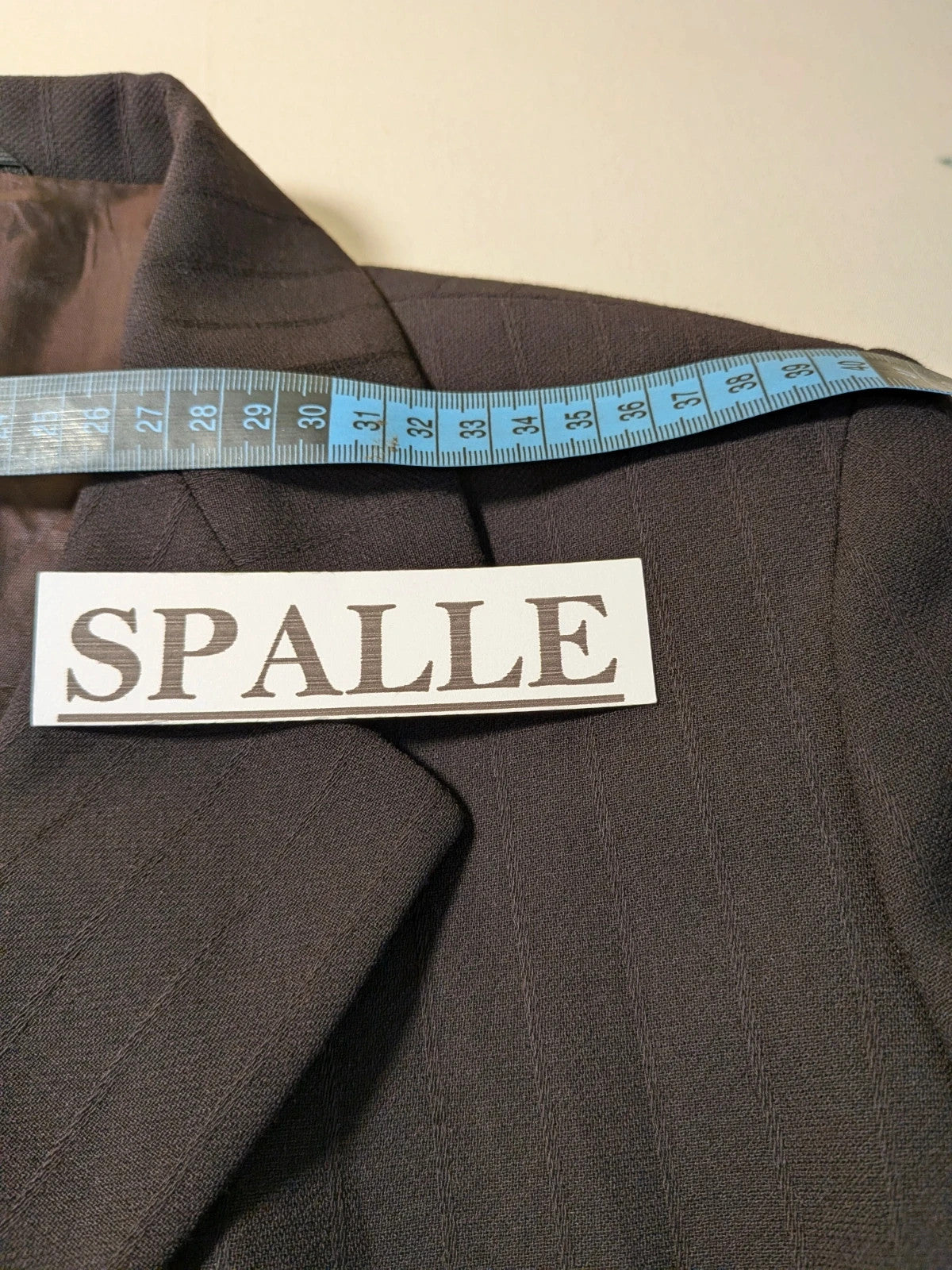 Tailleur donna marrone testa di moro in pura lana vergine, giacca a tre bottoni e gonna