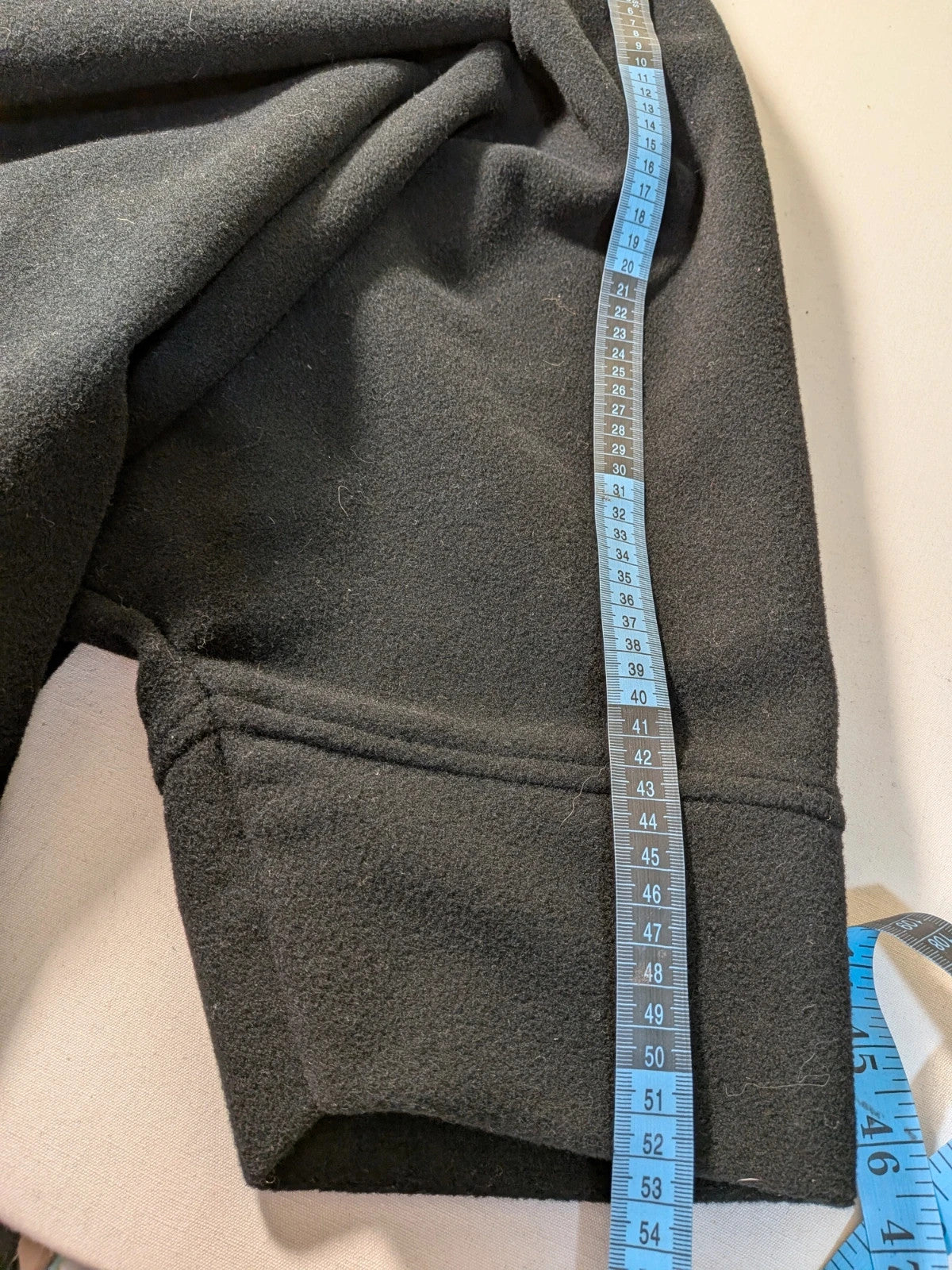 Mantella cappotto donna nero oversize con bottoni frontali