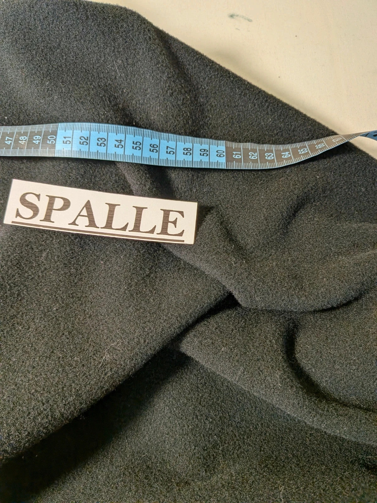 Mantella cappotto donna nero oversize con bottoni frontali