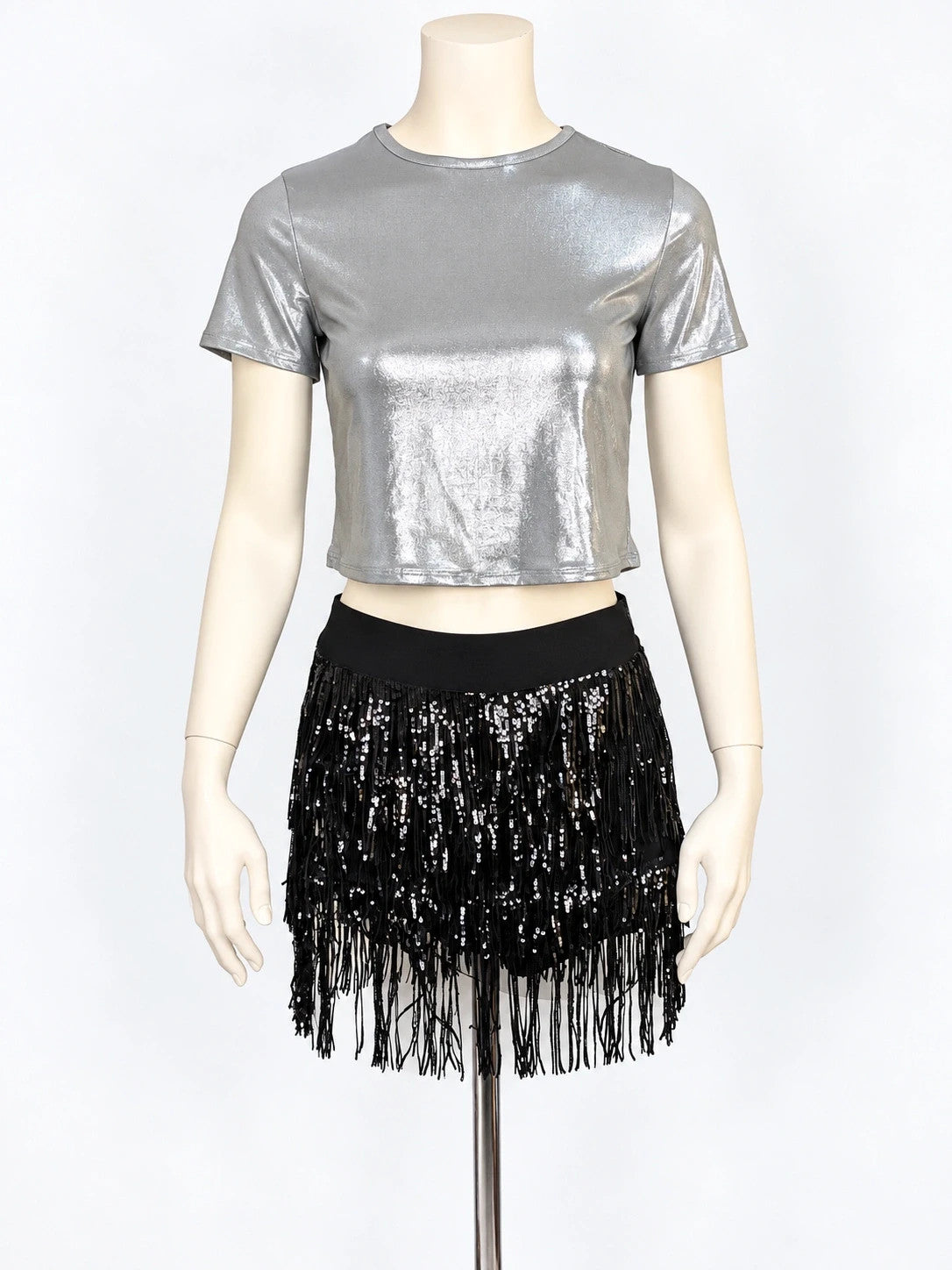 Completo donna crop top argento metallizzato Tally Weijl e minigonna con frange di paillettes Shein