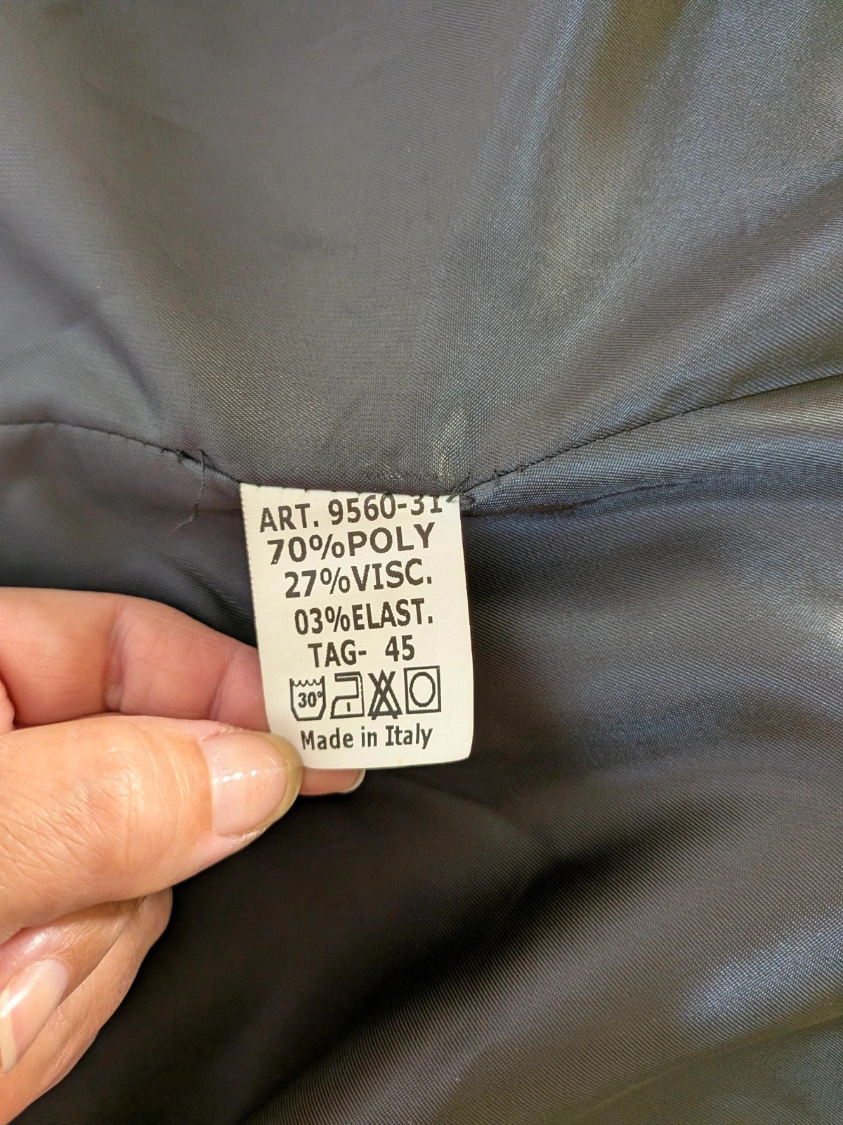 Cappotto donna nero Made in Italy con collo in ecopelliccia e chiusura a bottoni