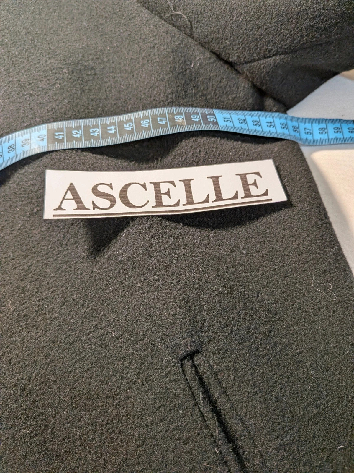 Cappotto donna nero Made in Italy con collo in ecopelliccia e chiusura a bottoni