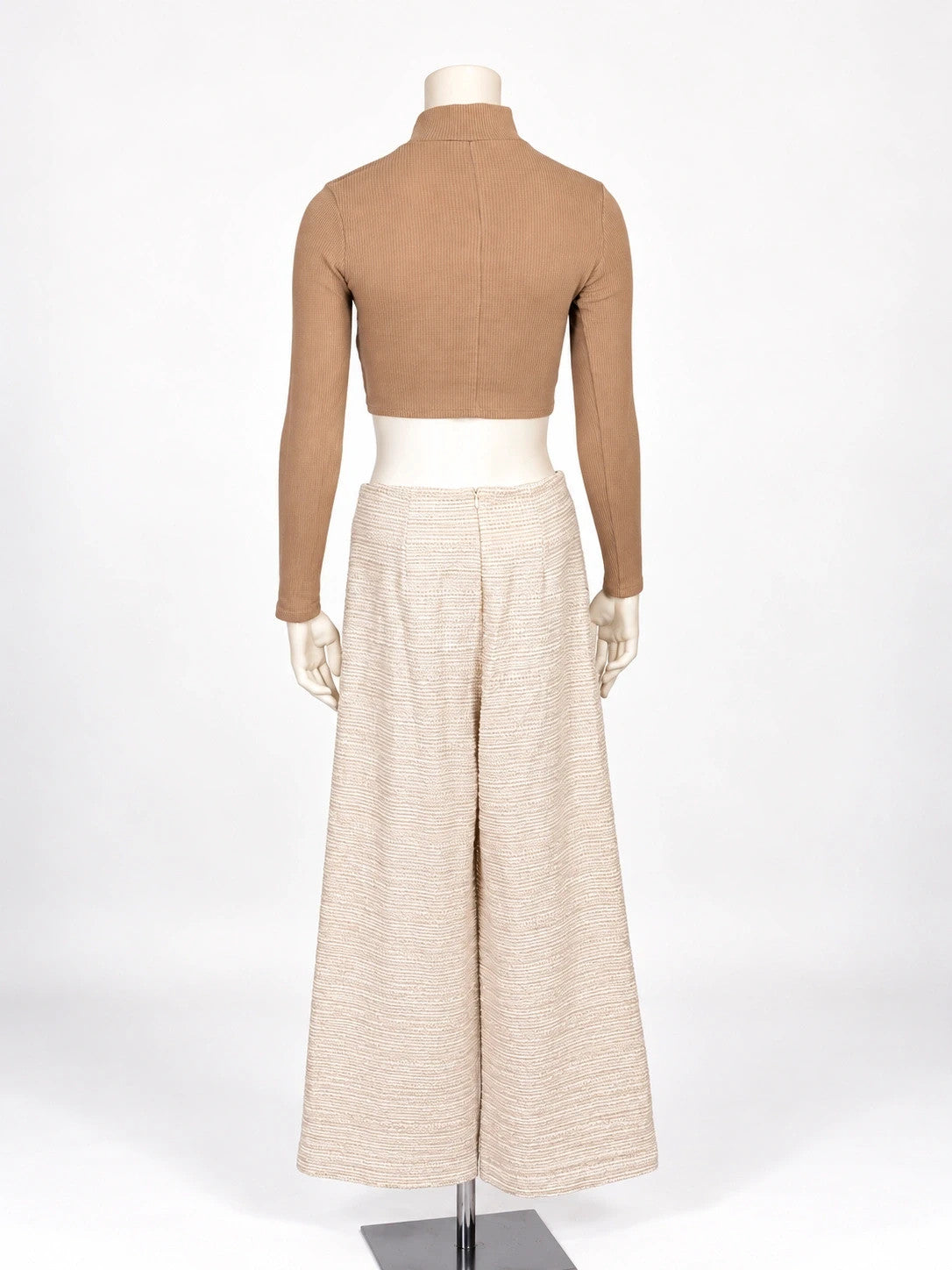 Completo donna top crop Bershka e pantalone palazzo in tweed - foto 2