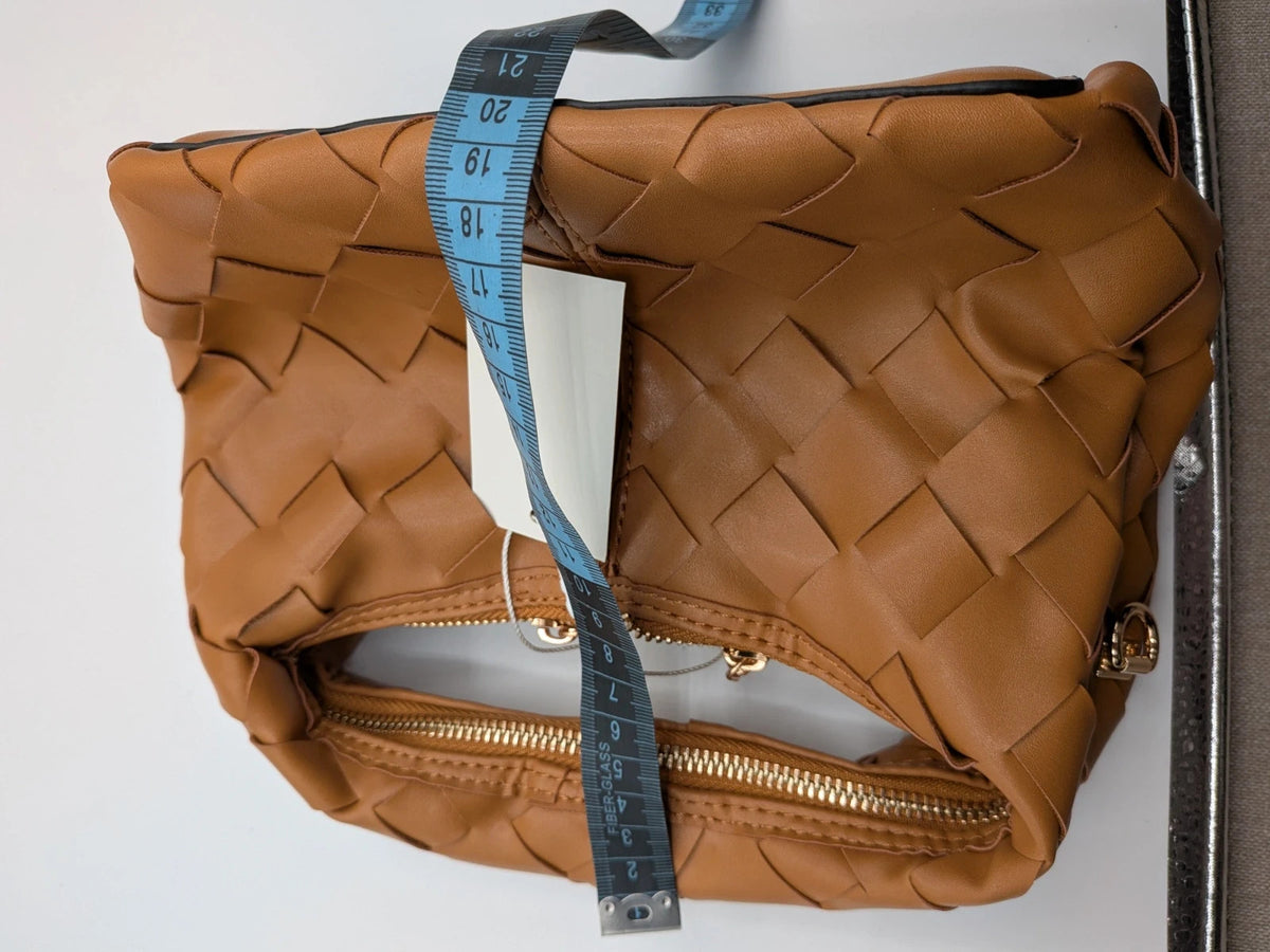 Borsa donna intrecciata color cammello con tracolla a catena - foto 6